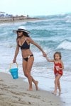 Bethenny Frankel hist the beach with daughter Bryn