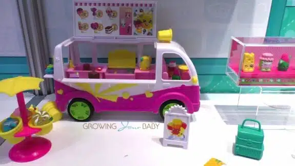 Shopkins Scoops Ice Cream Truck