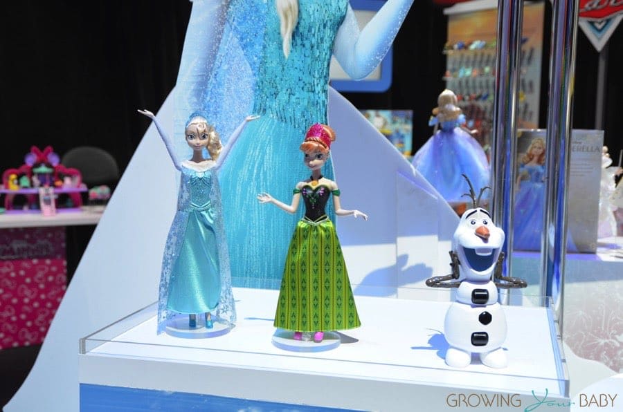 Singing ELsa and ANna by Mattel