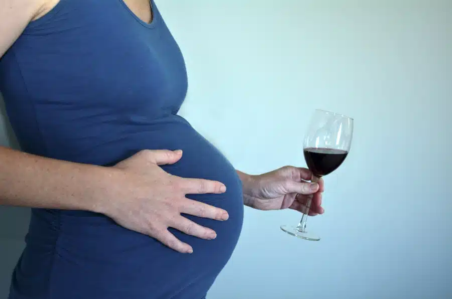 pregnant mom alcohol