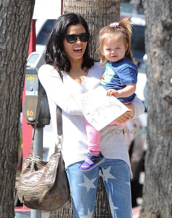 Jenna Dewan Shops With Everly in Studio City