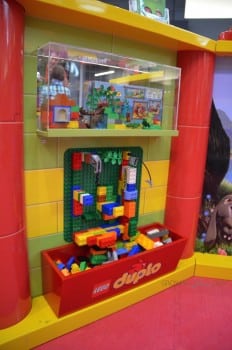 Magic of Play Lego Duplo Mall Booth