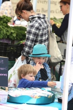 Jennifer Garner at  The Market With Sam & Seraphina!