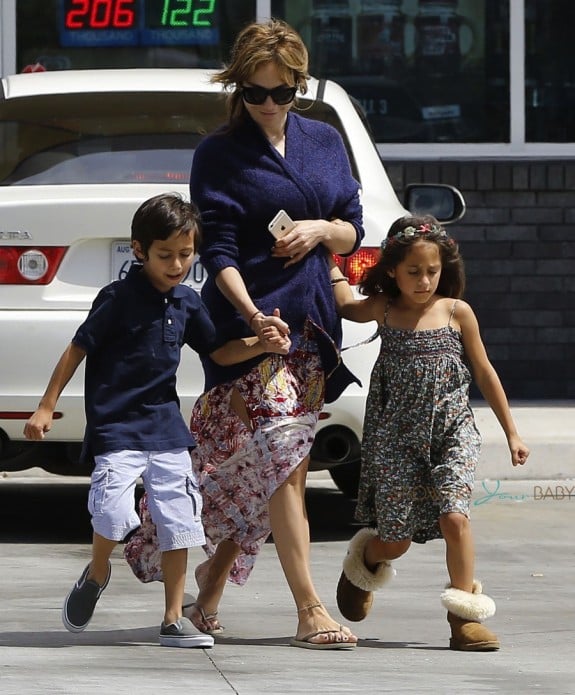 Jennifer Lopez with Kids Max and Emme Anthony heading out on Vacation