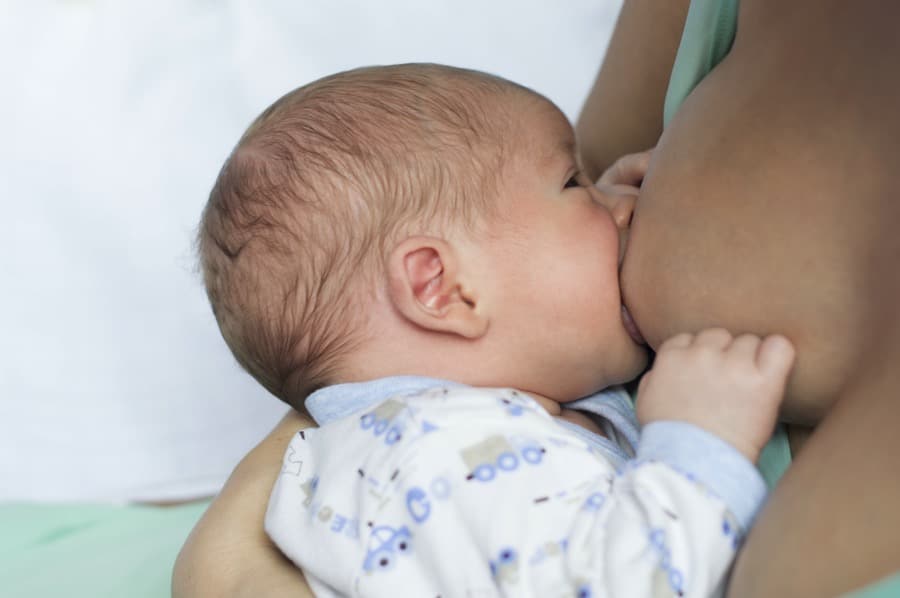 breastfeeding newborn