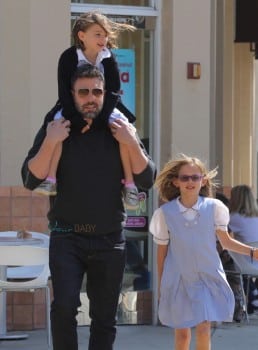 Ben Affleck & Jennifer Garner grab Ice Cream with daughter Seraphina and Violet