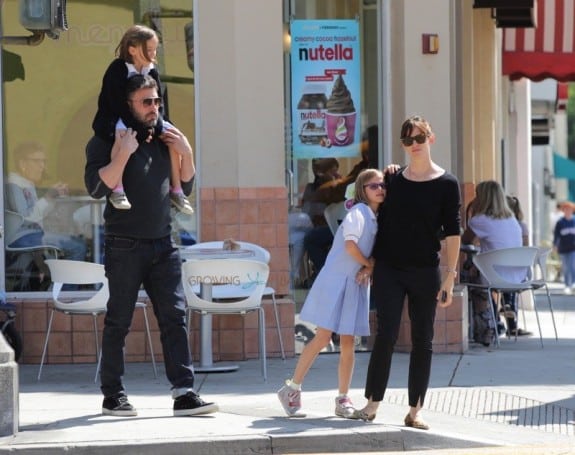Ben Affleck and Jennifer Garner grab Ice Cream with daughter Seraphina & Violet