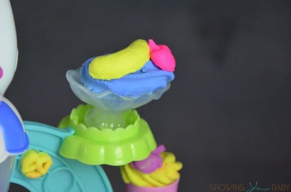 Play-Doh Sweet Shoppe Swirl & Scoop Ice Cream Playset  - banana split