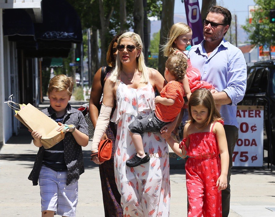 Tori Spelling and Dean McDermott out with kids Liam, Stella, Finn & Hattie