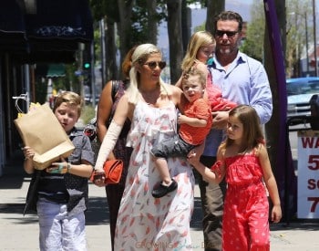 Tori Spelling and Dean McDermott out with kids Liam, Stella, Finn and Hattie