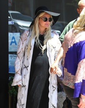 Pregnant Ashlee Simpson out in LA