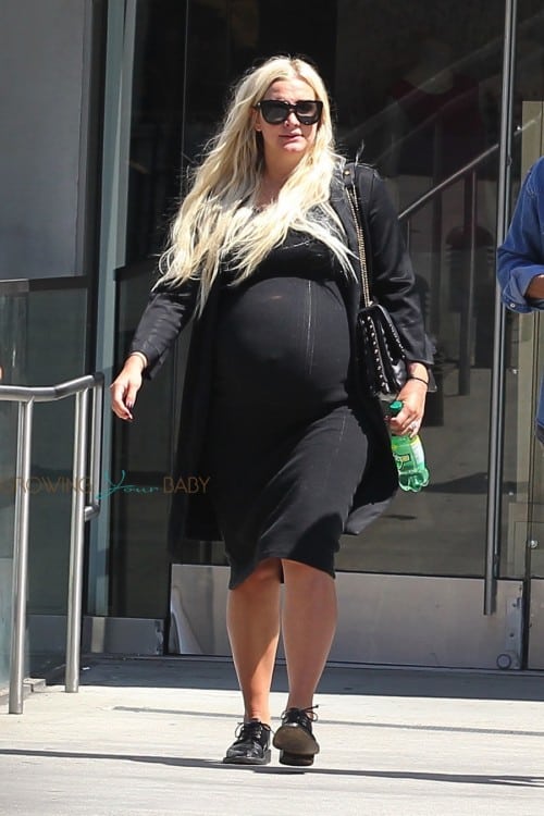 A very Pregnant Ashless Simpson out in LA