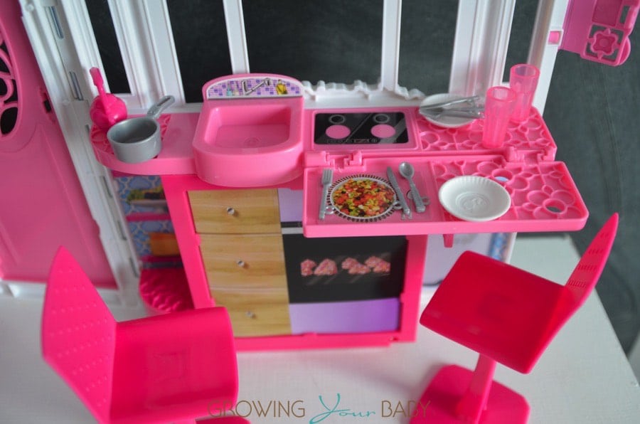 barbie house and kitchen