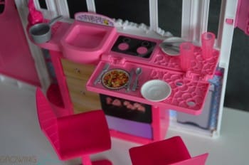 Barbie's GLAM Getaway House - kitchen