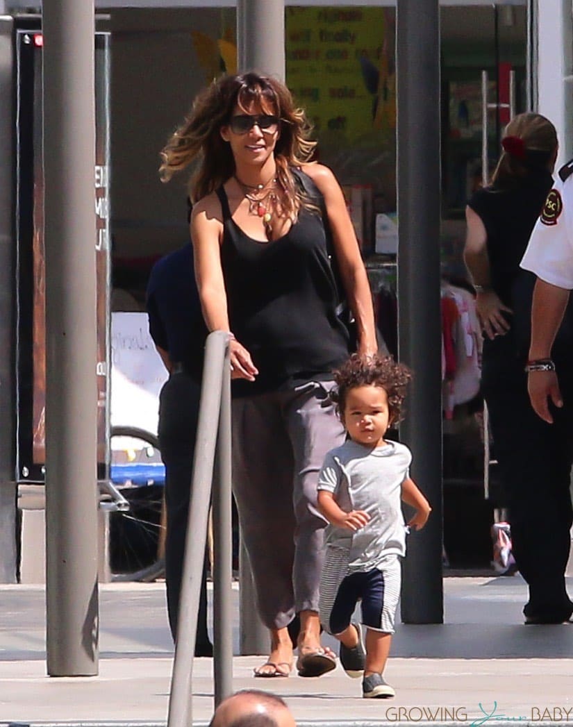 Britax Click Tight >> Halle Berry leaves Westfield Mall in Century City with son Maceo Martinez - Growing Your Baby Britax Click Tight >> Halle Berry leaves Westfield Mall in Century City with son Maceo Martinez - Growing Your Baby