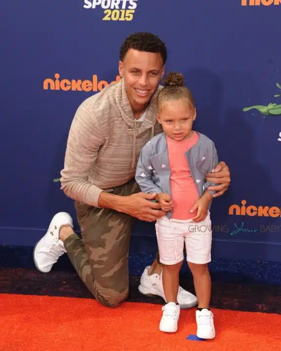 Stephen Curry and daughter Riley Curry arrive at the Nickelodeon Kids' Choice Sports Awards 2015