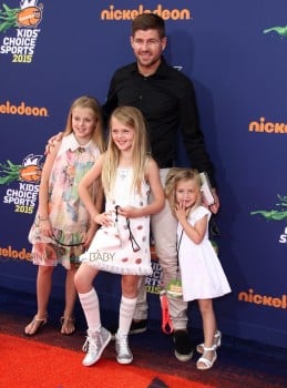 Steven Gerrard with daughters Lexie, Lilly-Ella and Lourdes at 2015 Nickelodeon Kid's Choice Sports Awards