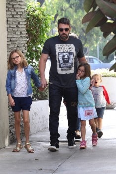 Ben Affleck at the market with his kids Seraphina, Violet & Sam