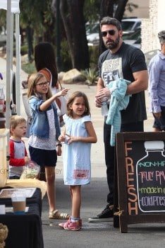 Ben Affleck at the market with his kids Seraphina, Violet and Sam