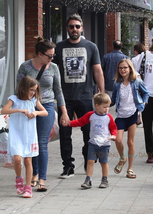 Ben Affleck at the market with his kids Seraphina, Violet and Sam