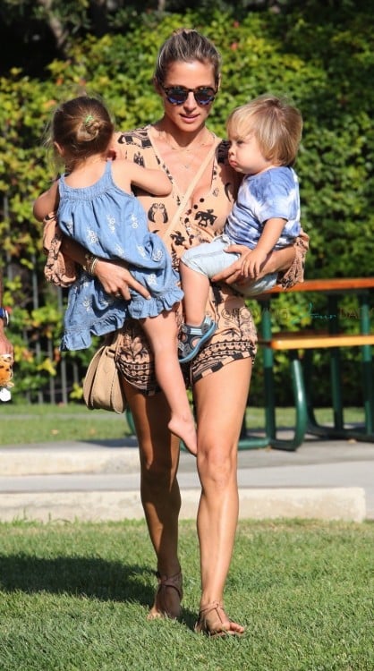 Elsa Pataky juggles her daughter India Hemsworth and twin son at the park