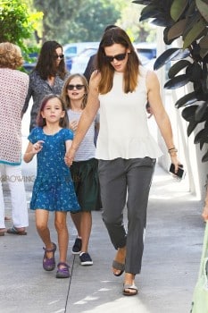 Jennifer Garner at church with kids Violet and Seraphina