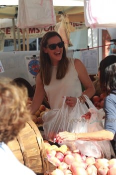 Jennifer garner at the Pacific Palisades Market