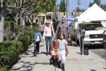 Tori Spelling and Dean McDermott leaving the farmer's market with their kids Liam, Stella, Finn and Hattie