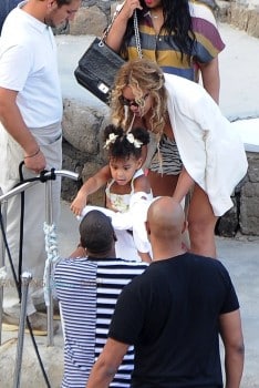 Jay-Z & Beyonce vacation in Southern Italy with Blue Ivy