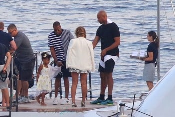 Jay-Z and Beyonce vacation in Southern Italy with Blue Ivy