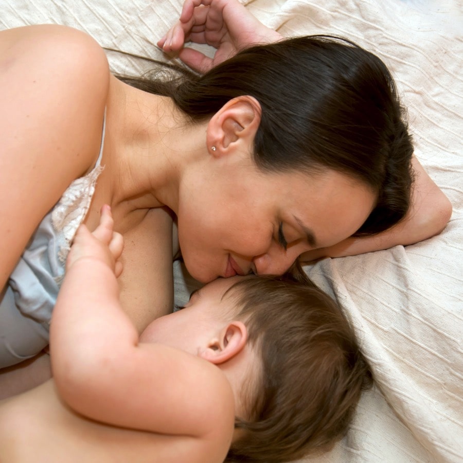 Mom breastfeeding side lying