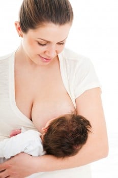 mom breastfeeding cradle hold
