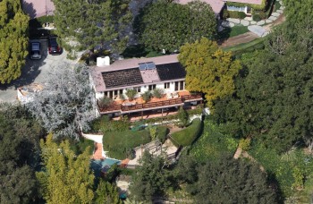 Ben Affleck & Jennifer Garner are looking to sell their Pacific Palisades, CA estate