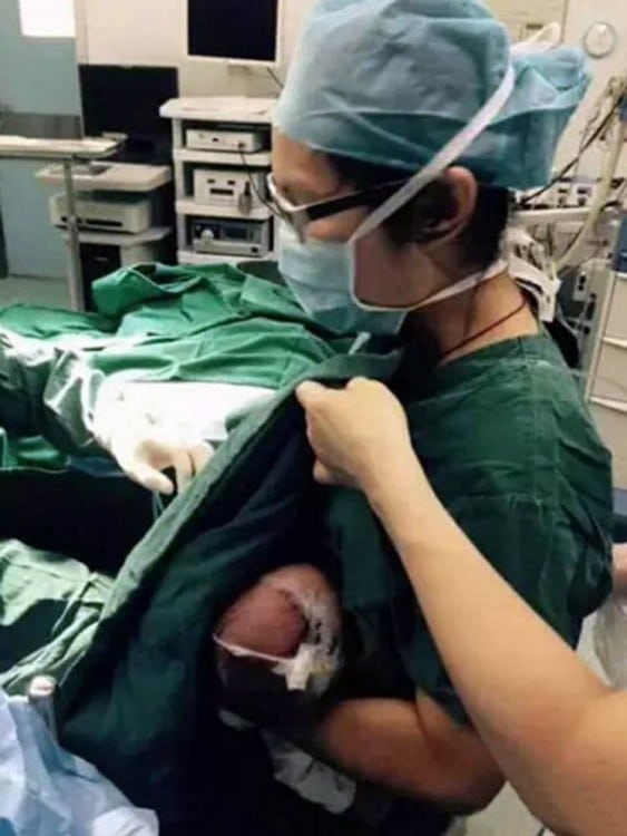 Li Baoxia nursing baby boy