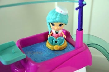 VTECH Flipsies Sandy's House & Ocean Cruiser - floating in the pool