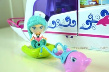 VTECH Flipsies Sandy's House & Ocean Cruiser - riding a dolphin