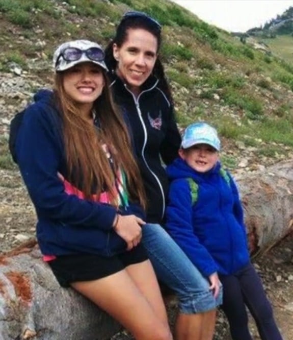 Chrissy Turner with mom Annette and her sister