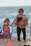 Bethenny Frankel and her daughter Bryn collect shells on Miami Beach