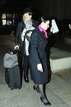 Cate Blachett arrives to LAX with daughter Edith Vivian