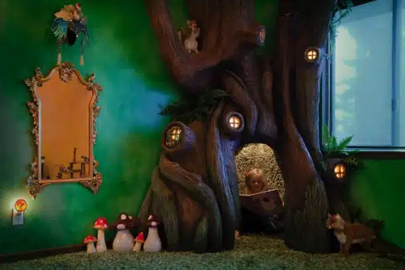 Dad Creates Magical Treehouse in Daughter's Room
