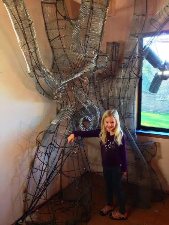 Dad Creates Magical Treehouse in Daughter's Room - MESH
