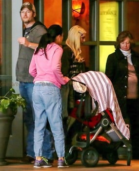 Gwen Stefani Leaves the movies with Blake Shelton