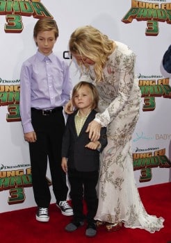 Kate Hudson and her sons Ryder Robinson and Bingham at Dream Works and Twentieth Century Fox present the World Premiere for Kung Fu Panda 3