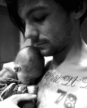 Louis Tomlinson  with son Freddie Reign