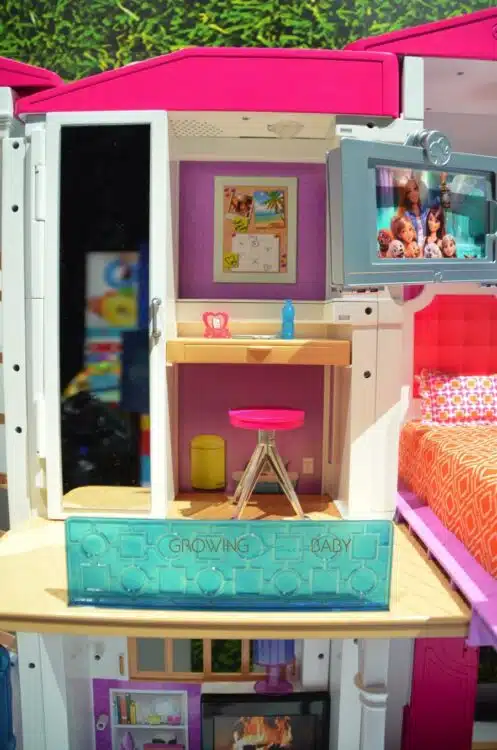 Barbie Hello Dreamhouse bedroom