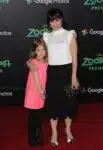 Constance Zimmer walks the red carpet at the Zootopia premiere with her daughter
