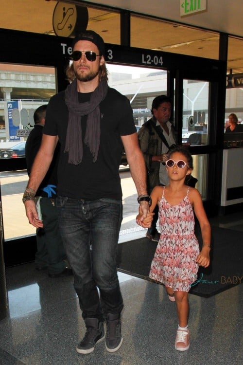 Gabriel Aubry takes a flight out of Los Angeles with adorable daughter Nahla