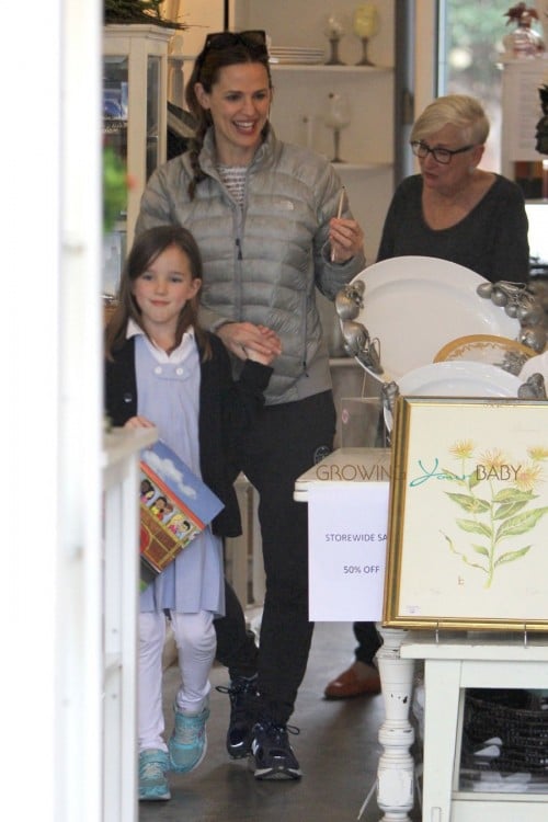 Jennifer Garner goes shopping with daughter Seraphina