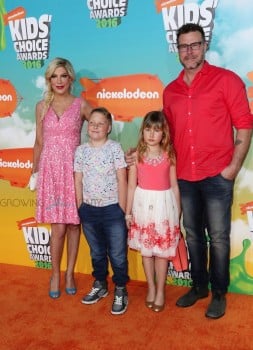 Tori Spelling and Dean McDermott with their kids Stella and Liam at the Nickelodeon Kid's Choice Awards 2016