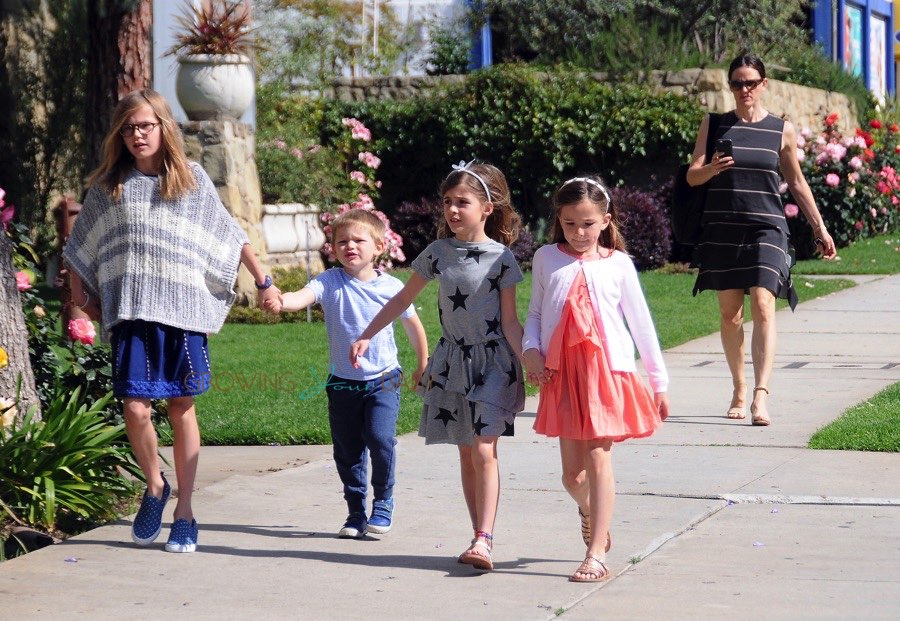 Jennifer Garner leaves church with kids Violet, Seraphina and Samuel Affleck